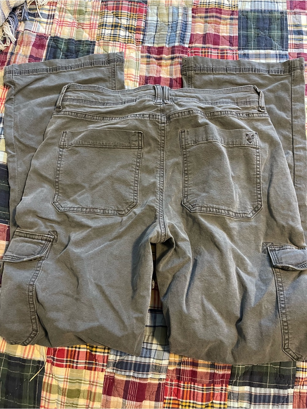 American Eagle Classic Bootcut Cargo pants size 6 EUC - Picture 3 of 6